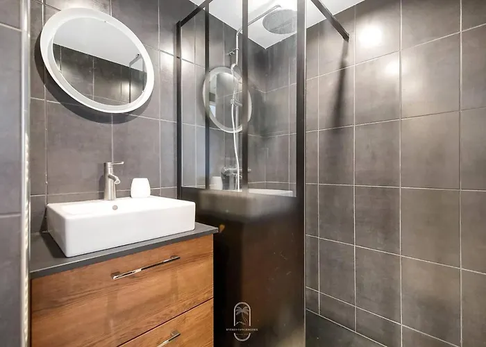 Appartement Centre-les Floralies T3/clim/garage/balcon By Hc Hyères